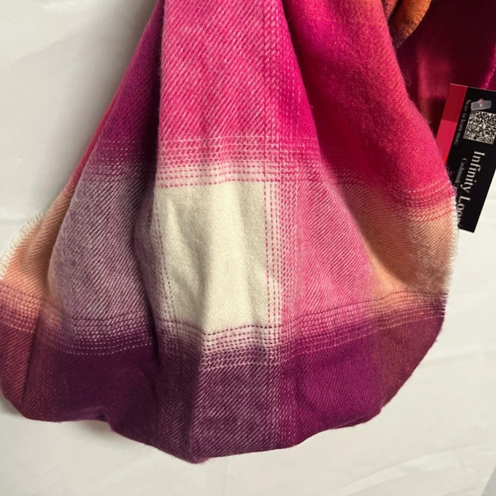 V. FRAAS cashmink Vibrant Pink and Orange Infinity Scarf